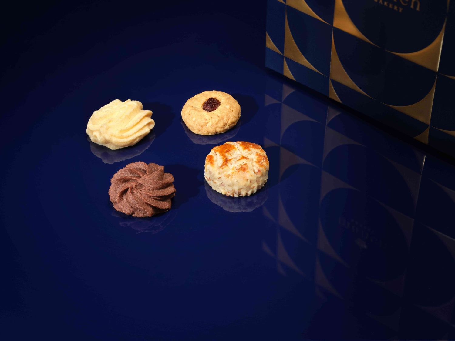 Assorted Cookies Set-sesame cookies, manen bakery, manen bakery shop, bakery near me, artisanal cookies, oatmeal raisin cookies, Lumiere de Victoria-Harbour Assorted Cookies, assorted cookies, coffee cookies, cocoa butter cookies, chocolate chip cookies, butter cookies, almond cookies, 附近的烘焙店, 手工曲奇, 芝麻曲奇, 燕麥葡萄乾曲奇, 維港夜光•雜錦曲奇, 雜錦曲奇禮盒, 咖啡曲奇, 可可牛油曲奇, 碎朱古力曲奇, 牛油曲奇, 杏仁曲奇